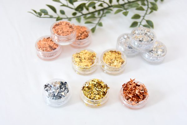 Gold / Rose gold / Silver leaf flakes