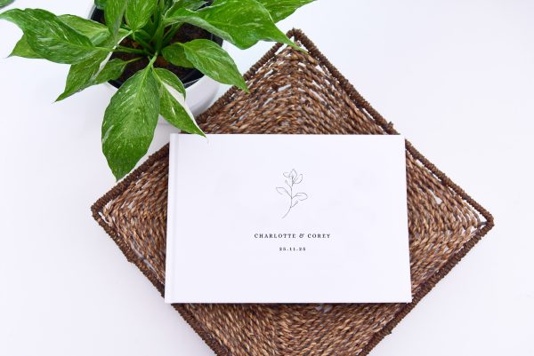 Minimalist with leaf line art